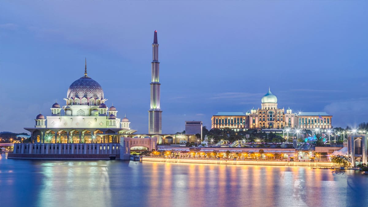 Putrajaya in a day: bridges, lakes and grand mosques
